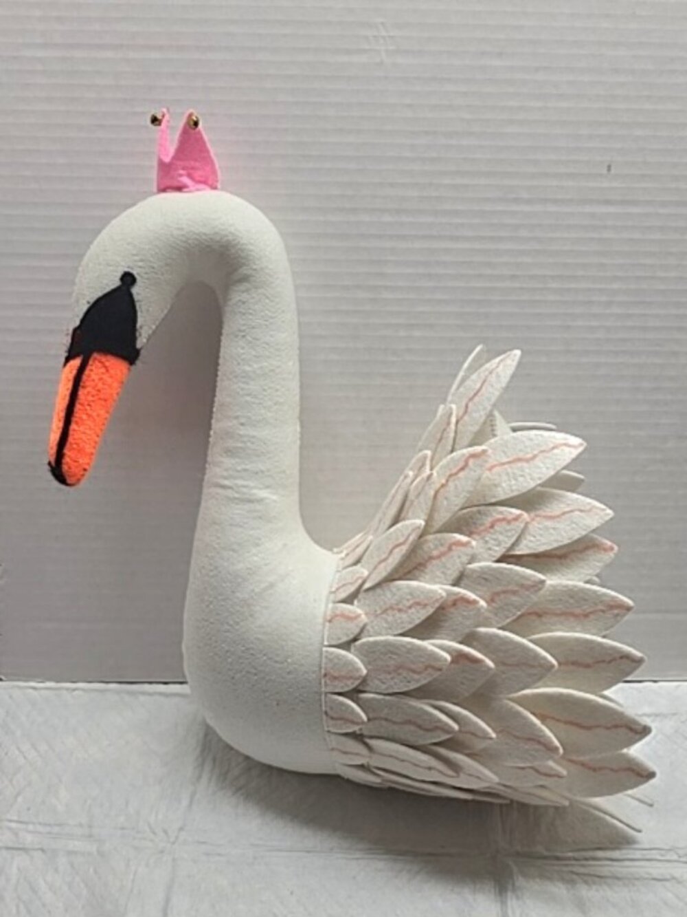 NWOT Handmade Wool Odette Swan Head by "Sew Heart Felt" Wall-Mount Decoration.